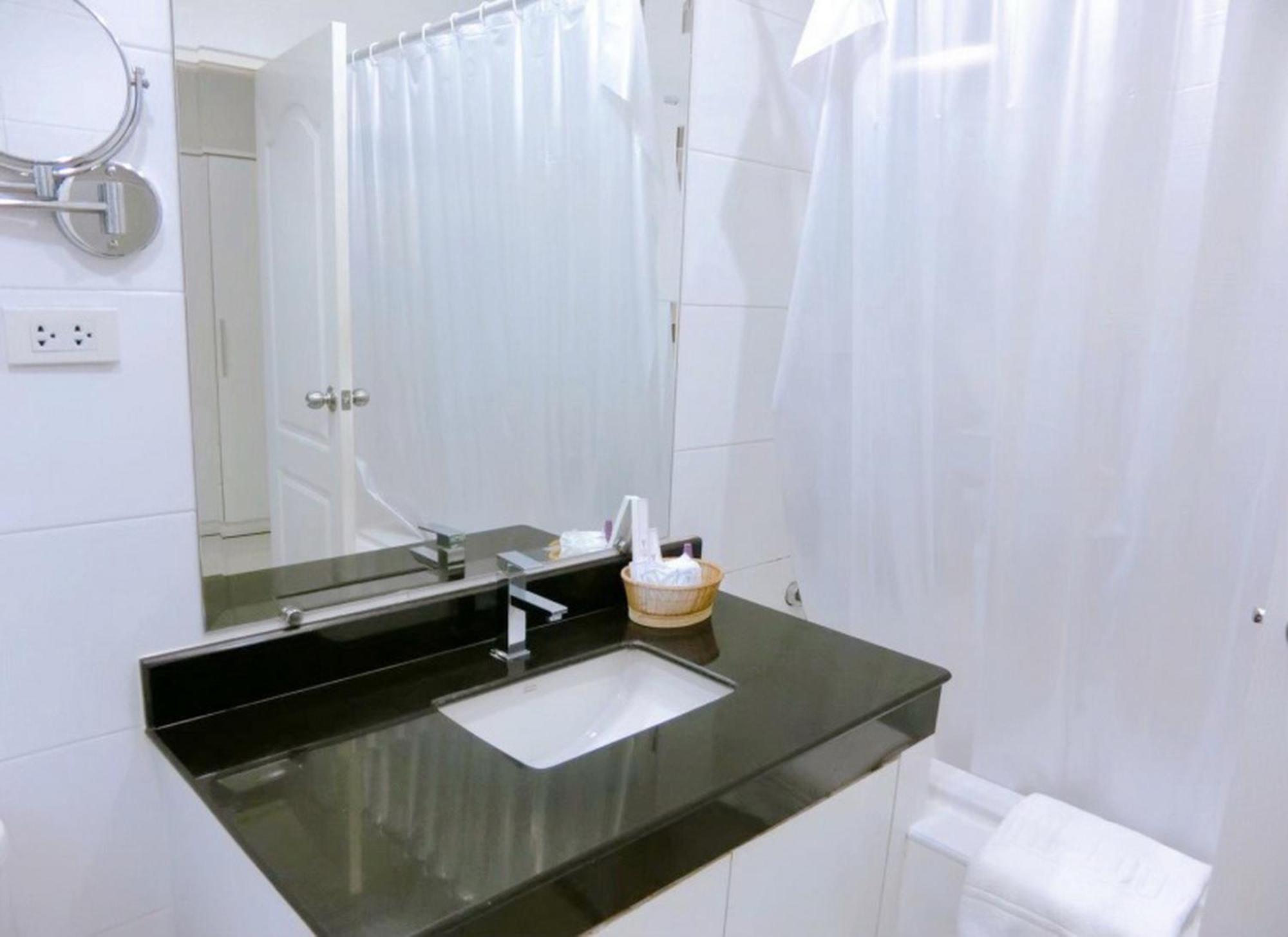 V Verve Service Apartment Hotel Chachoengsao Quarto foto